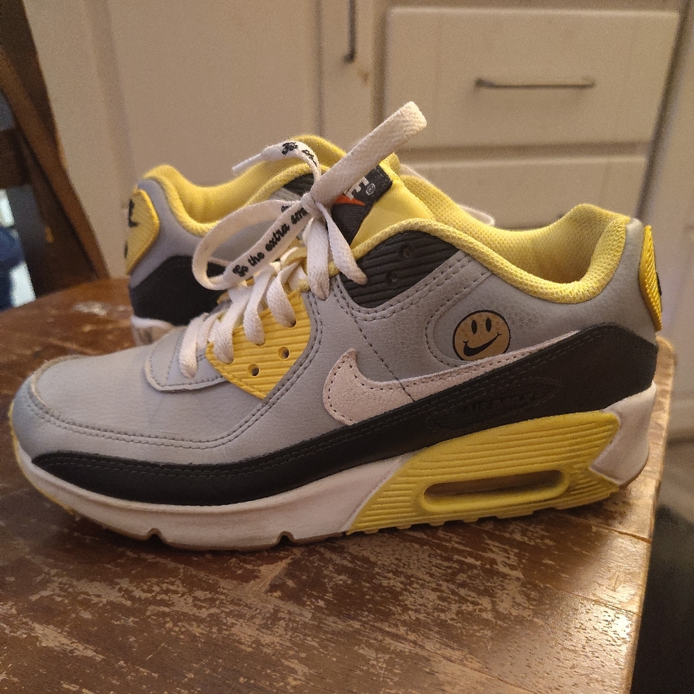 Nike Air Max 90 "Go The Extra Smile" Collector's sneakers - 4.5 kids, 6 women